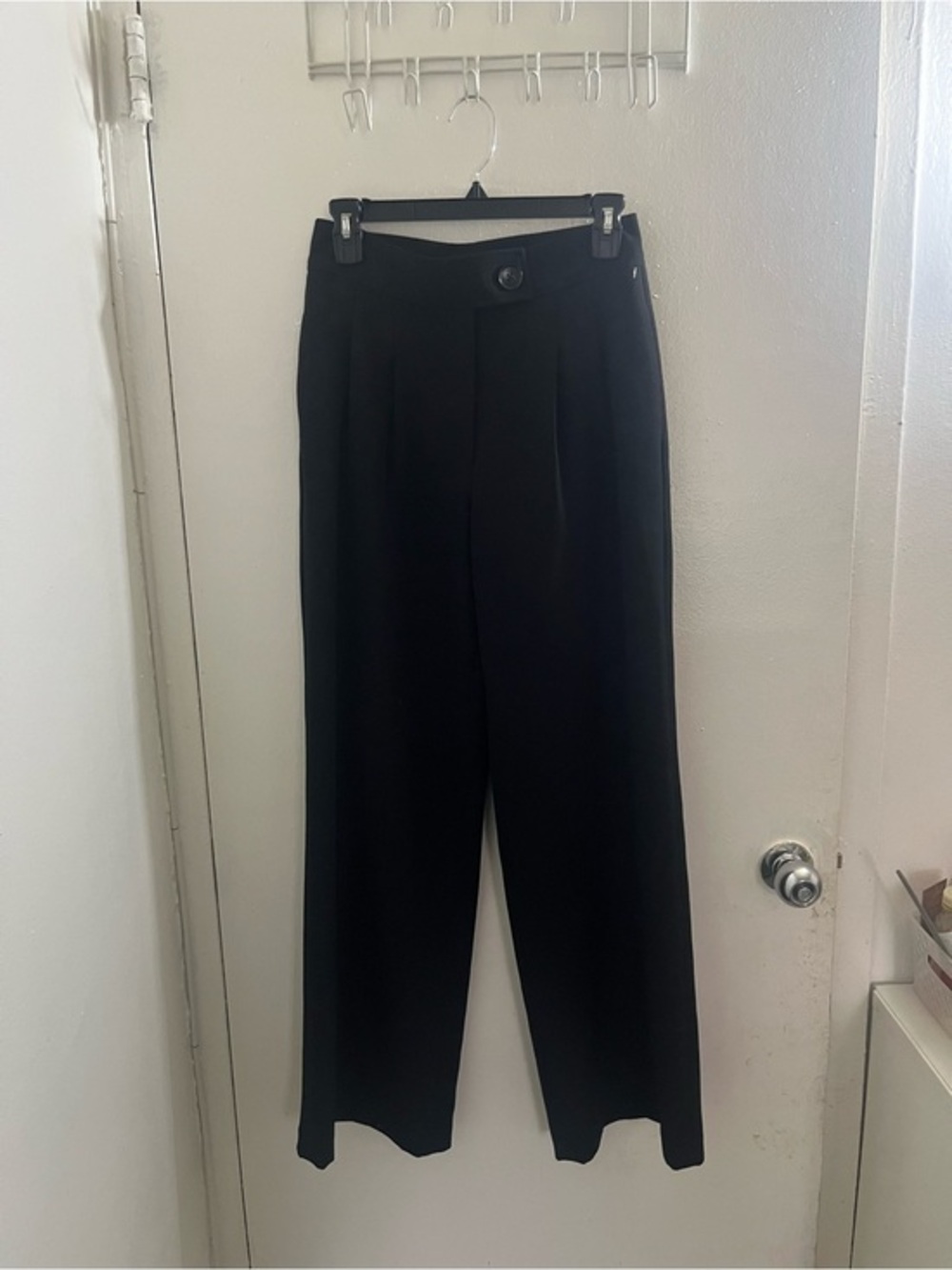 Ellie Tahari Classic Black Pleated women’s Dress Pants